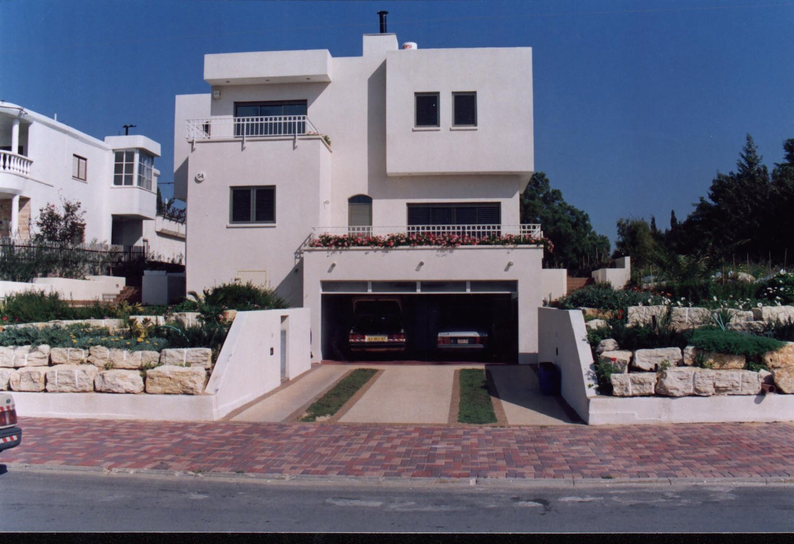 ריצופים בגן